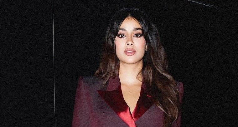 సూట్​లో మెరిసిపోతున్న జాన్వీ కపూర్ !