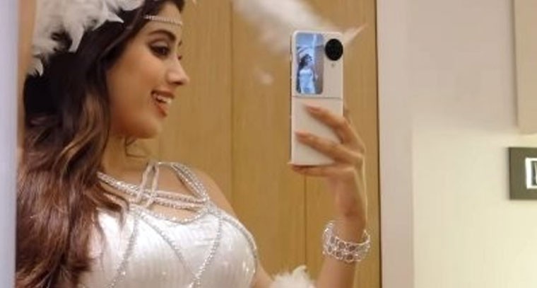 వైట్ డ్రెస్ లో బాలీవుడ్ నటి జాన్వీ కపూర్