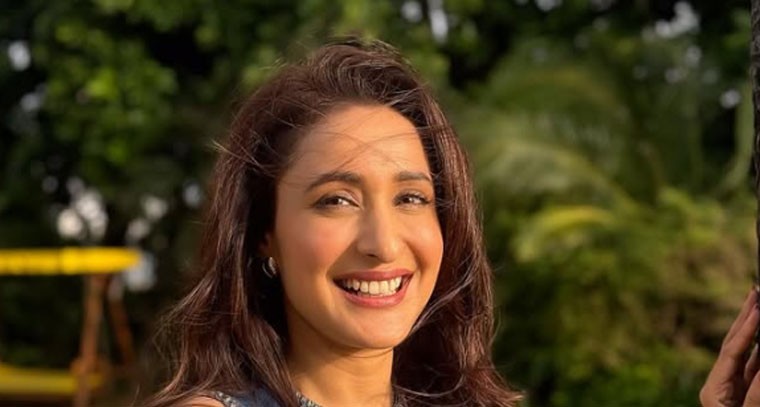  హాట్ అందాల‌తో ప్రగ్యా జైస్వాల్  పోజులు