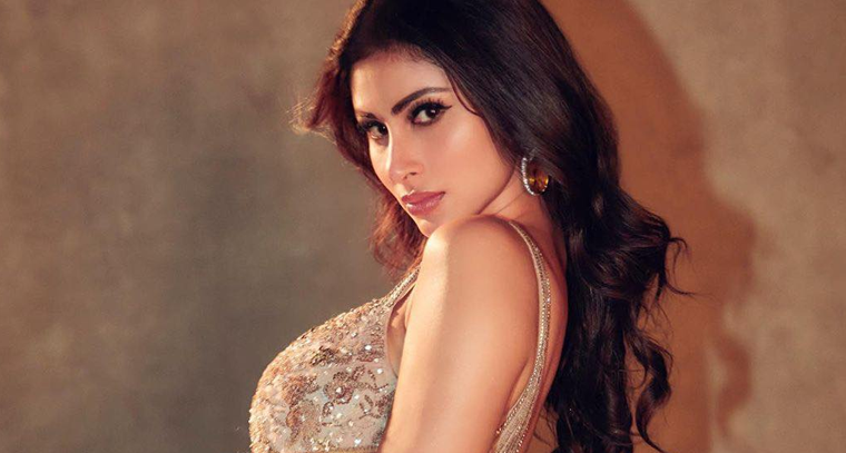 గోల్డెన్ షిమ్మరీ గౌనులో మెరిసిన మౌని రాయ్ 