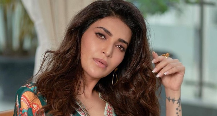 గ్లామరస్ లుక్‌ లో  కరిష్మా తన్నా