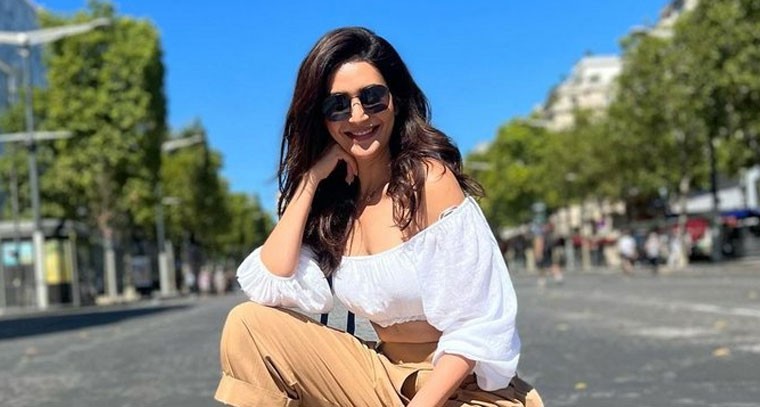 నటి కరిష్మా తన్నా ఇన్‌స్టాగ్రామ్ ఫోటోస్
