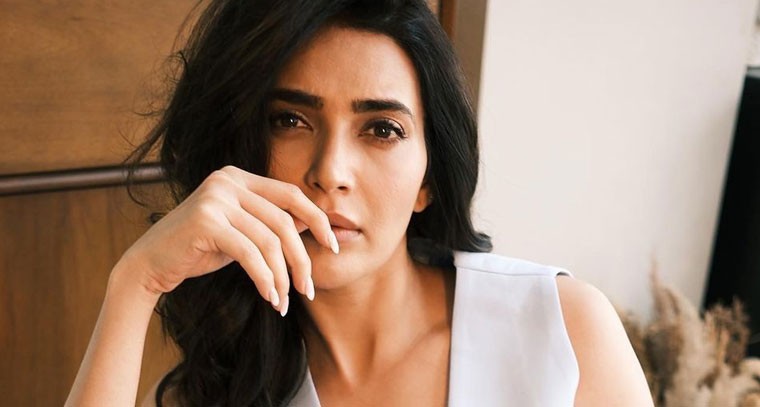 కరిష్మా తన్నా లేటెస్ట్ స్టిల్స్ 