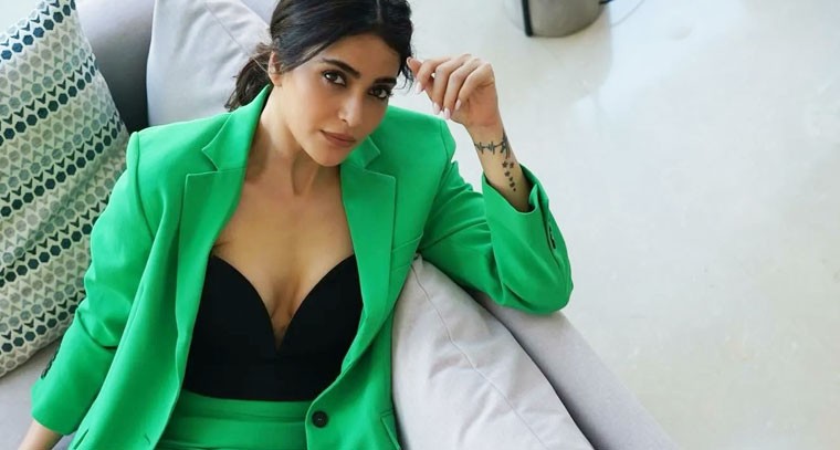  స్టైలిష్ లుక్ లో కరిష్మా తన్నా