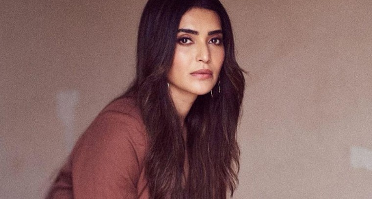 బోసి లుక్స్‌ లో కరిష్మా తన్నా 