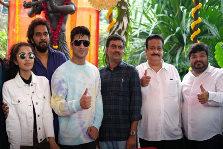 కార్తికేయ నార్త్ క్రేజ్ కు నిఖిల్ & టీం షాకింగ్ ..!!