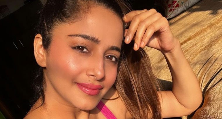 కేట్ శర్మ  బోల్డ్ ఫొటోస్ 