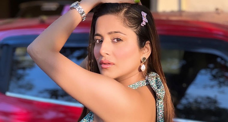 హాట్ లుక్‌లో కేట్ శర్మ