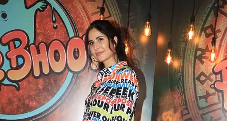  కత్రినా కైఫ్ డిఫరెంట్ పోజులు  !