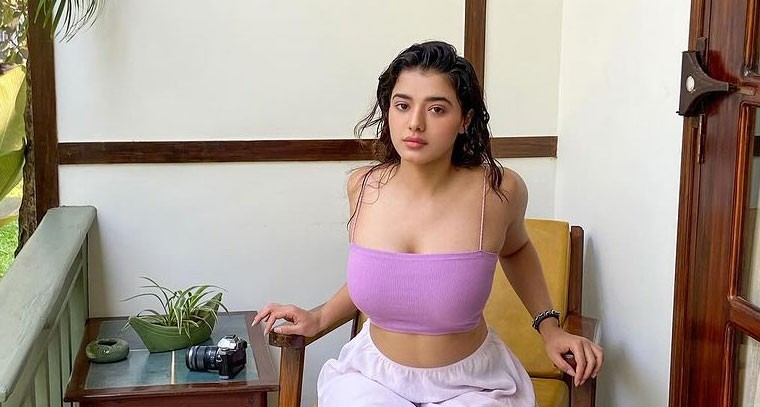 బ్లూ టాప్ లో  కేతిక బ్యూటిఫుల్ ఫోజులు