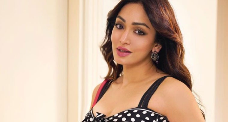 బికినీ లుక్‌లో  ఖుషాలి కుమార్ 