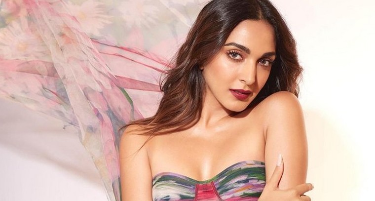  నాజూకు సొగసుతో కియారా హొయలు