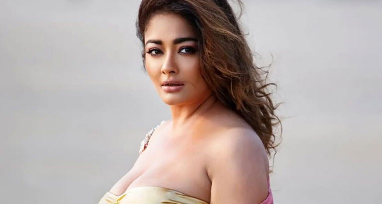 బికినీ లో కిరణ్ రాథోడ్ !