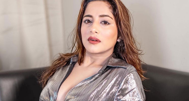 హాట్ లుక్‌ లో కేట్ శర్మ !