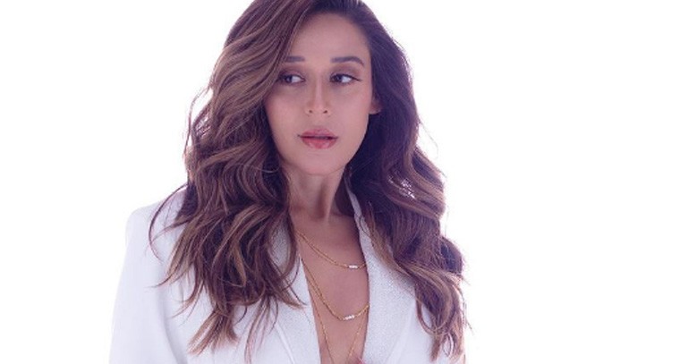 గ్లామరస్ లుక్ లో కృష్ణ ష్రాఫ్ 