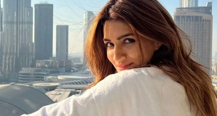 ప్రమోషన్ కోసం దుబాయ్  వెళ్లిన కృతి సనన్