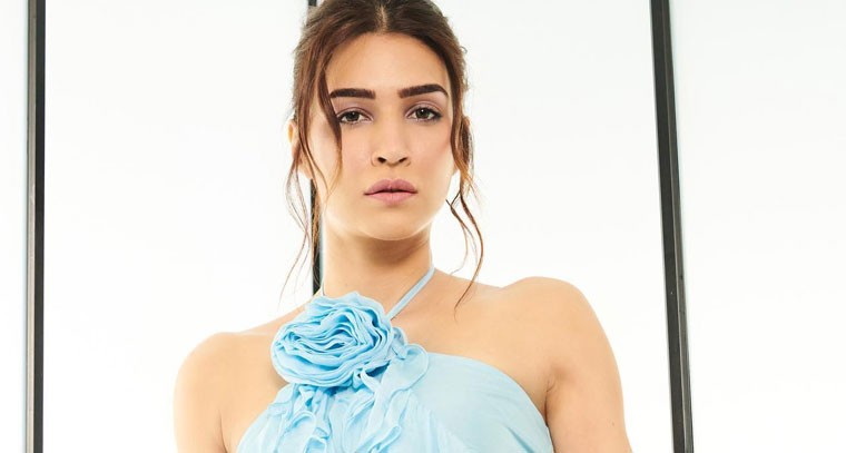 మినీ డ్రెస్ కృతి సనన్  ఫోటోషూట్  !