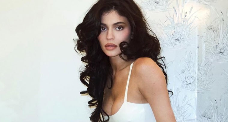 బోల్డ్ లుక్‌లో  కైలీ జెన్నర్