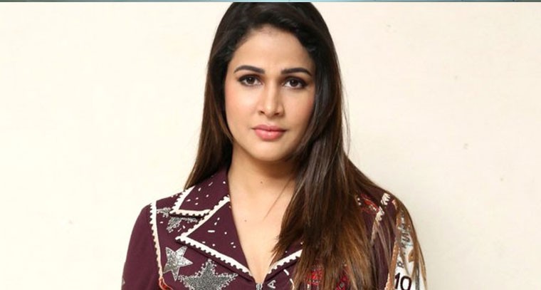 హైదరాబాద్ సైబర్ క్రైమ్ పోలీసులను ఆశ్రయించిన లావణ్య త్రిపాఠి