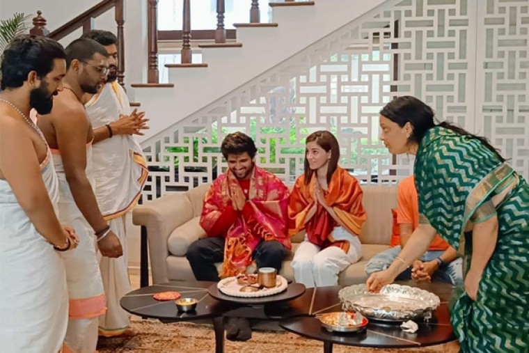 లైగర్ హిట్టవ్వాలని... VD అమ్మ ప్రత్యేక పూజలు 