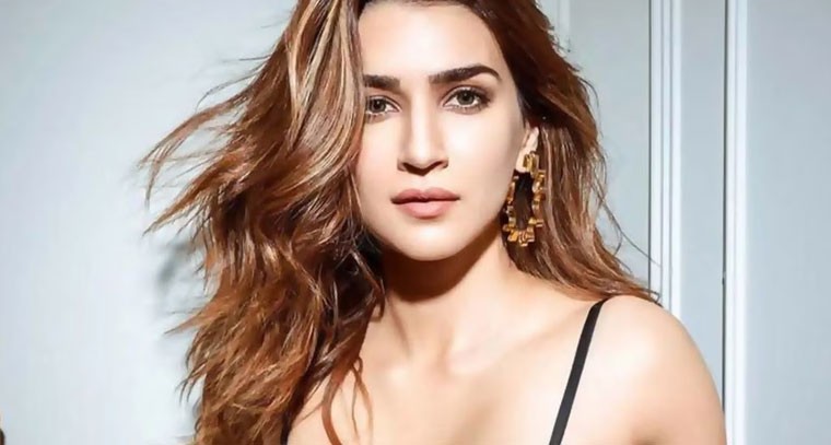 సగం స్క్రిప్ట్ విన్న సినిమాకు ఓకే  చెప్పేసిన  కృతి సనన్ 