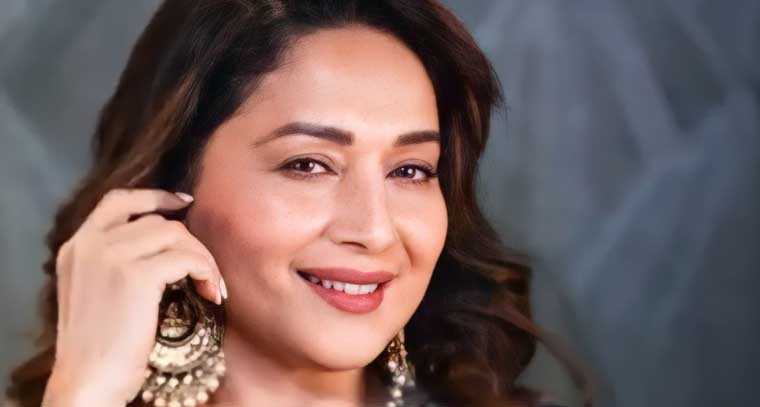చీర కట్టులో మెరిసిన మాధురీ దీక్షిత్