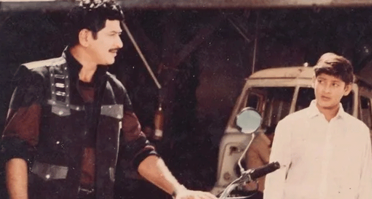 నేడు సూపర్ స్టార్ కృష్ణ వర్ధంతి.. అరుదైన ఫోటోను పంచుకున్న మహేశ్ బాబు