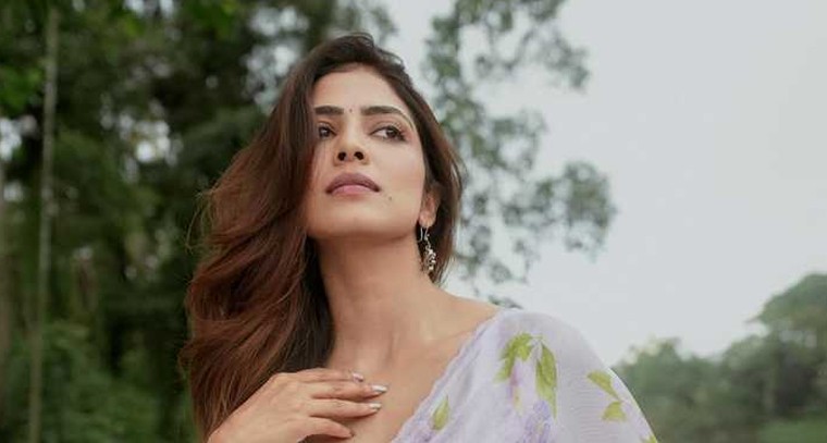 అదిరిపోయే లుక్‌లో తళుక్కుమన్న మాళవిక మోహనన్