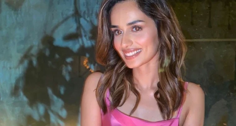 పింక్ మినీ డ్రెస్ లో మానుషీ చిల్లర్