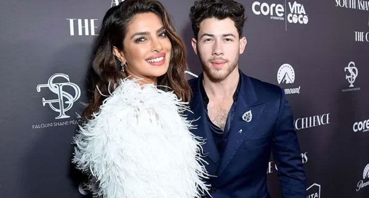 నిక్ జోనస్ మణికట్టుపై మంగళసూత్రం: నెటిజన్ల ప్రశంసలు