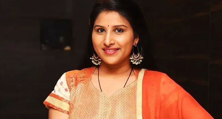 సింగర్ మంగ్లీపై అసభ్య కామెంట్స్.. పీఎస్‌లో ఫిర్యాదు