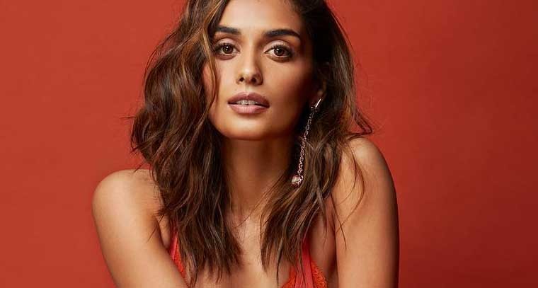 గ్లామరస్ లుక్‌లో మానుషి చిల్లార్