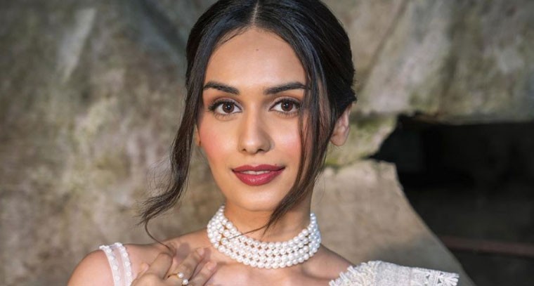 మానుషి  గ్లామరస్ స్టైల్ !