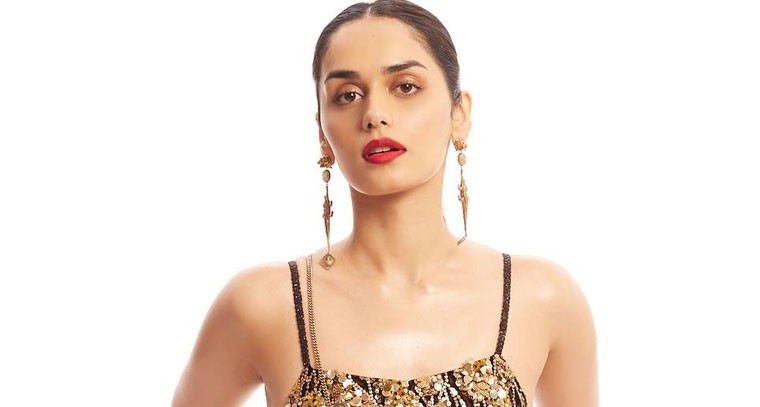 పొట్టి డ్రెస్ లో మానుషి చిల్లర్ స్కిన్ షో