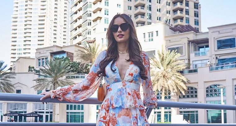 మల్టీకలర్ మ్యాక్సీ డ్రెస్ లో మానుషి చిల్లర్ 