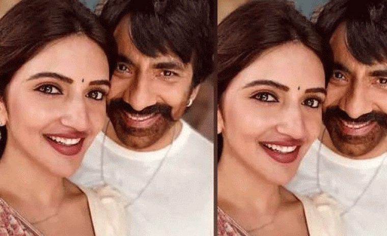 రవి తేజాతో 'మాస్ జాతర' సెట్స్ నుండి సెల్ఫీని పంచుకున్న శ్రీ లీల