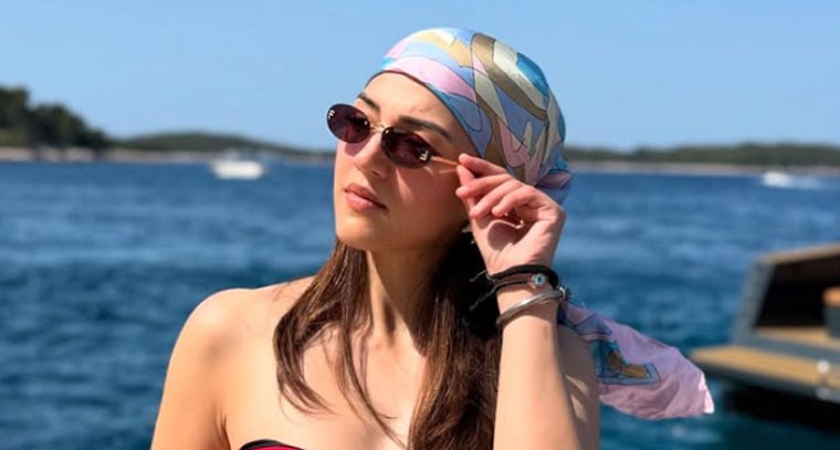 మెహ్రీన్ గ్లామర్ షో 