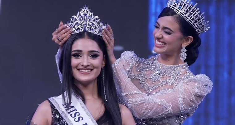 మిస్ యూనివర్స్ ఇండియా 2025 విజేత మానికా విశ్వకర్మ