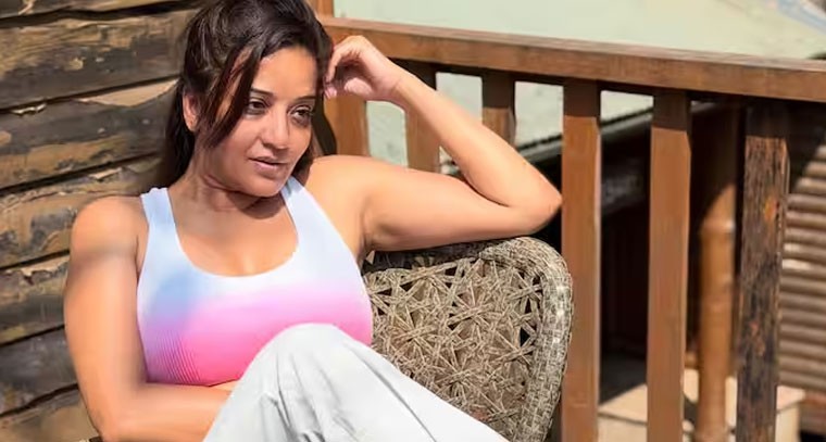 మోనాలిసా గ్లామర్ షో 