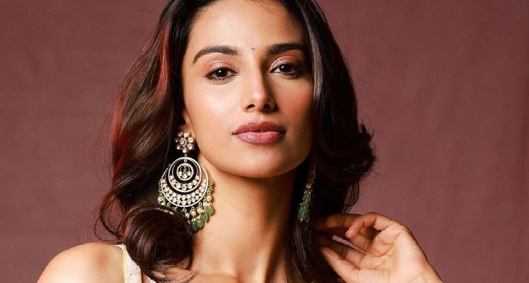 అలాంటి సీన్లలో నటించడానికి ఓకే అంటున్న మీనాక్షి చౌదరి