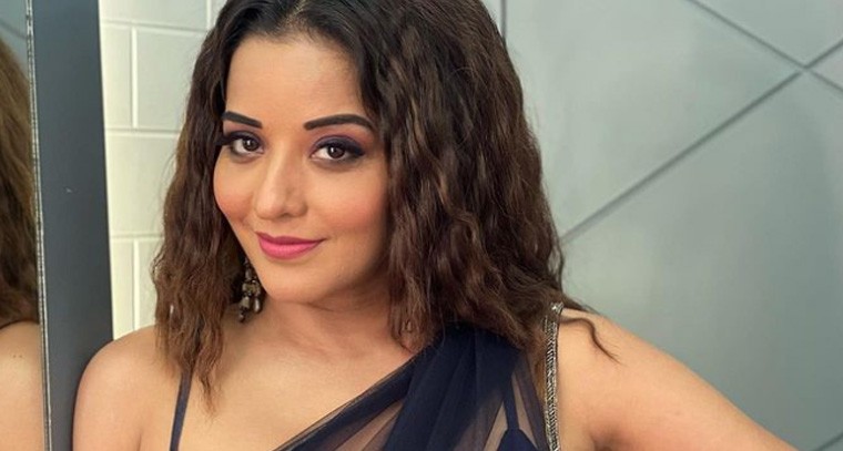  నలుపు చీరలో మోనాలిసా