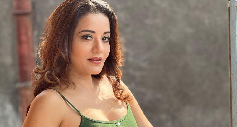 సిజ్లింగ్ లుక్‌లో మోనాలిసా !