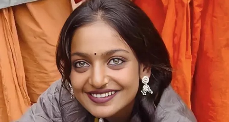 మలయాళ చిత్రంలో హీరోయిన్‌గా మోనాలిసా