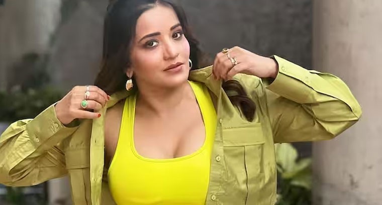 గ్రీన్ డ్రెస్ లో మోనాలిసా