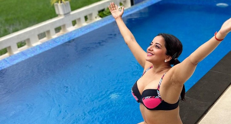  బికినీ లుక్‌ మోనాలిసా !