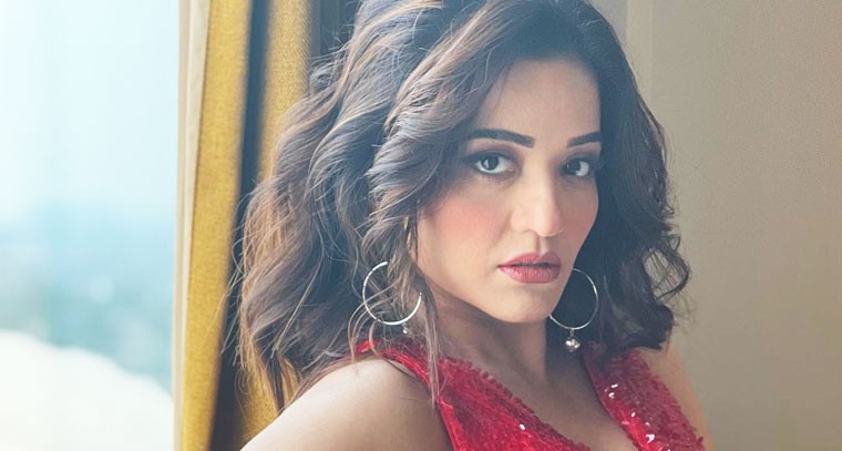  హాట్‌నెస్‌తో మత్తెక్కించిన మోనాలిసా 