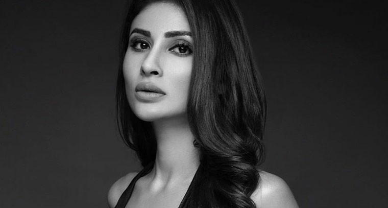 మౌని రాయ్  బోల్డ్ ఫోటోషూట్‌ !