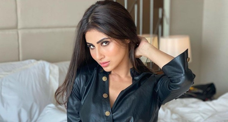 మత్తెక్కిస్తున్న మౌనీ రాయ్ లేటెస్ట్ ఫొటోస్ 