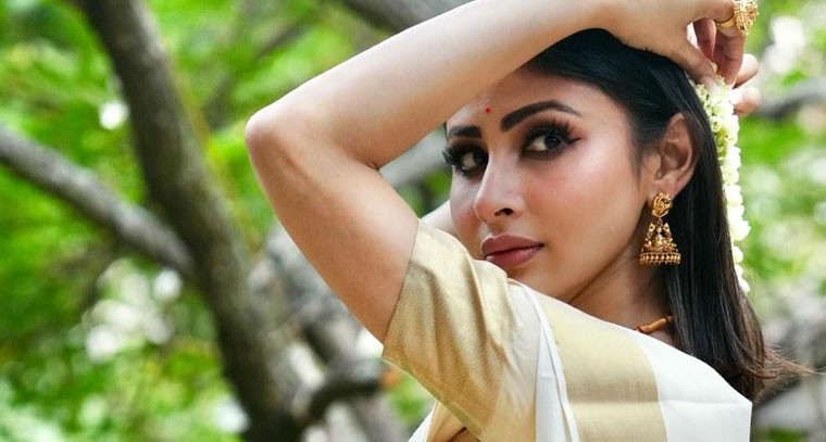  మౌని రాయ్ బోల్డ్ పోజ్ !