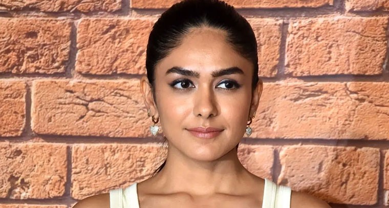 బాలీవుడ్‌లో మృణాల్ ఠాకూర్ లక్ పరీక్ష